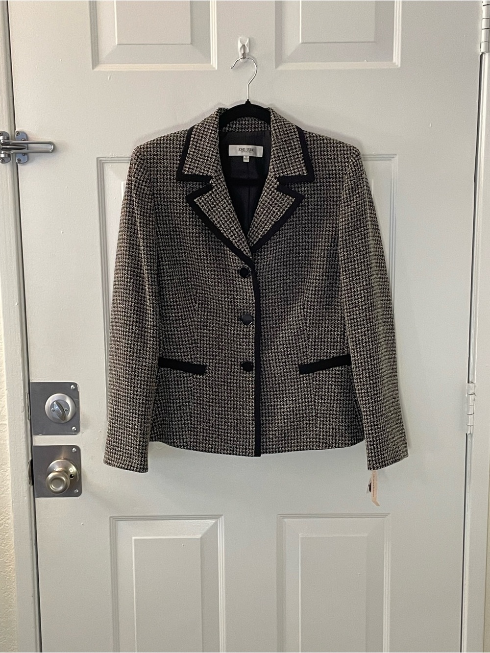 Jones Studio Black & White Houndstooth Notch-Lapel Blazer